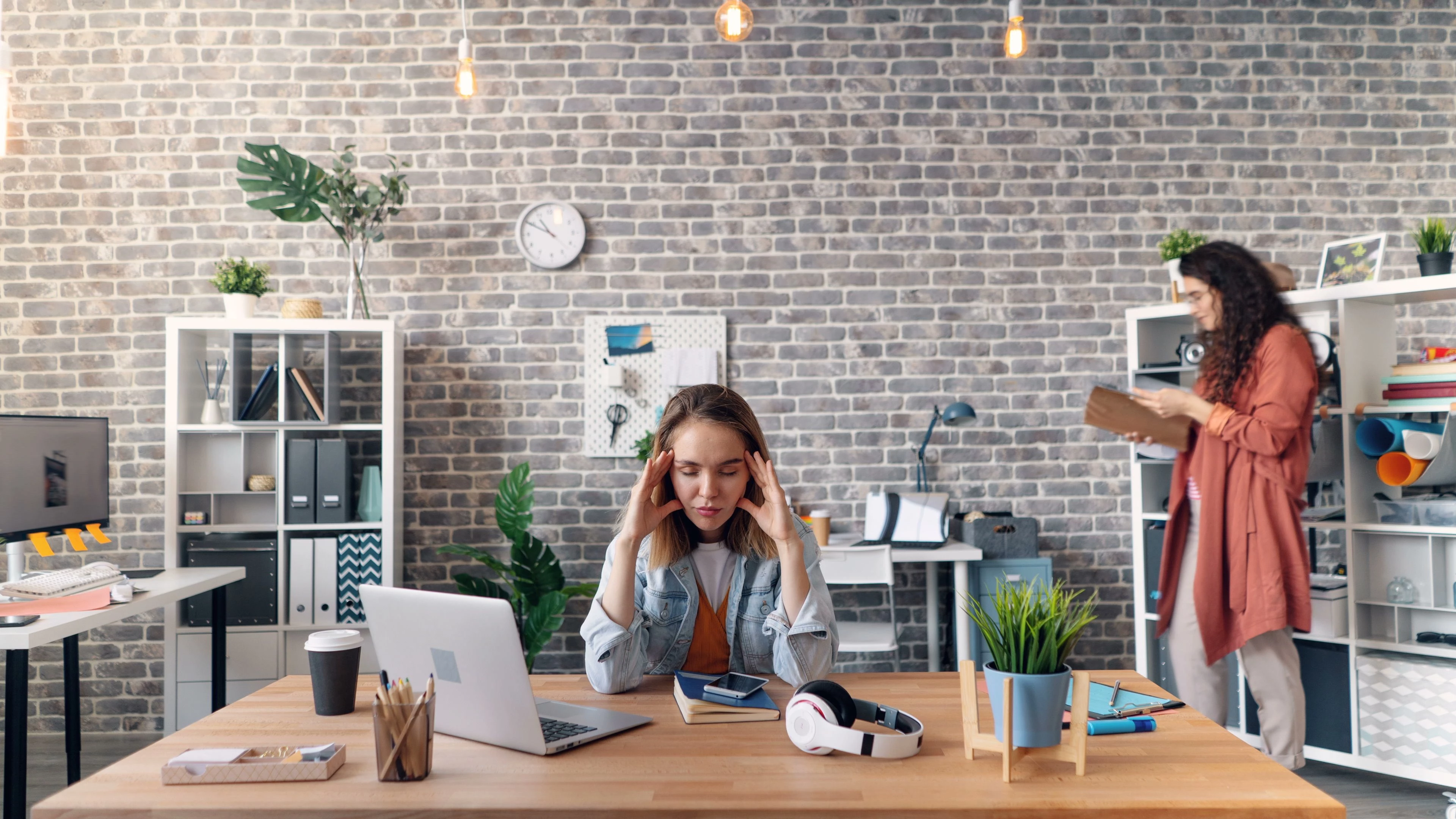 High-Functioning ADHD in Females: 8 Hidden Symptoms to Notice