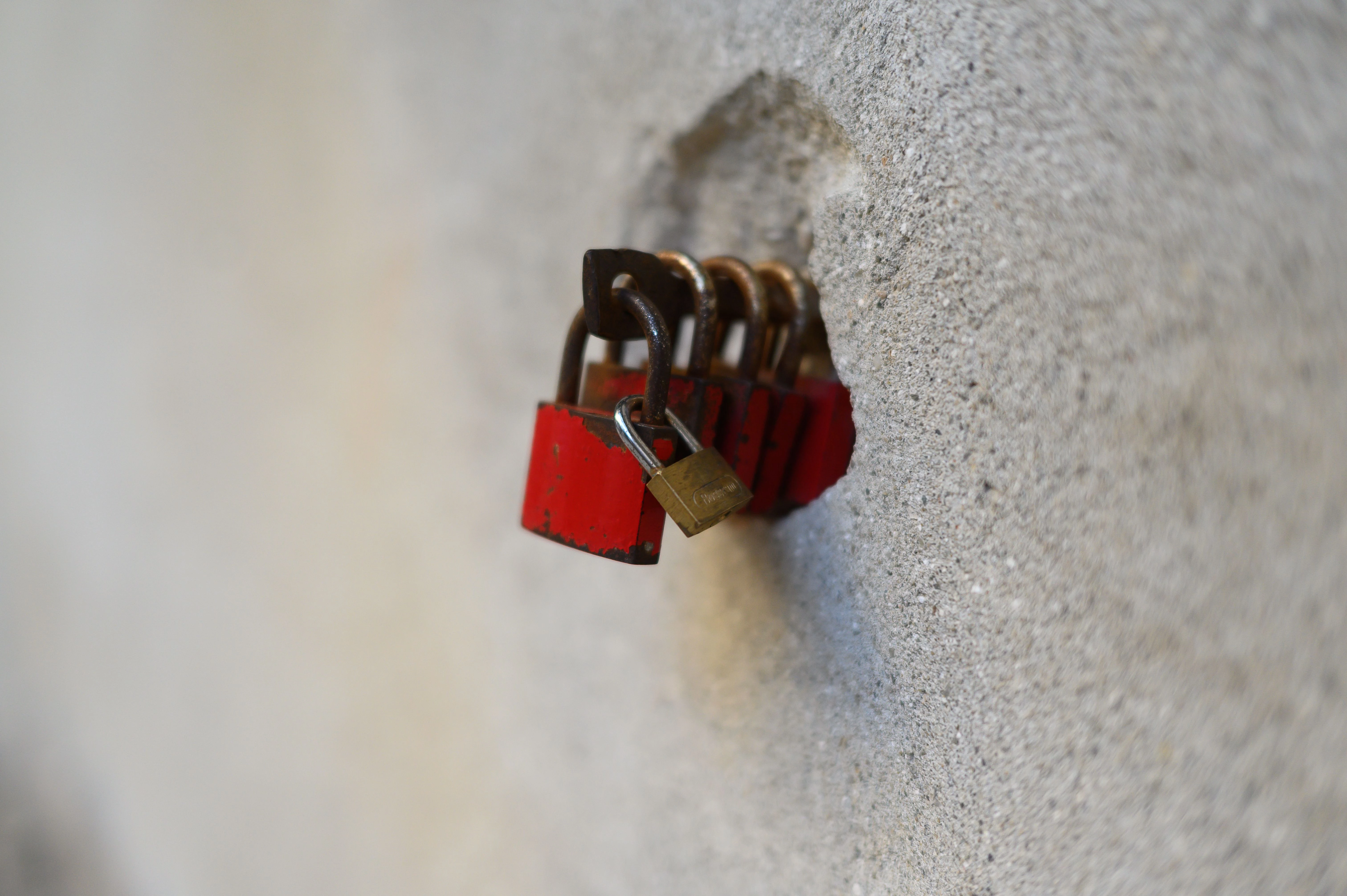 What Does Secure Attachment Look Like? 15 Key Signs