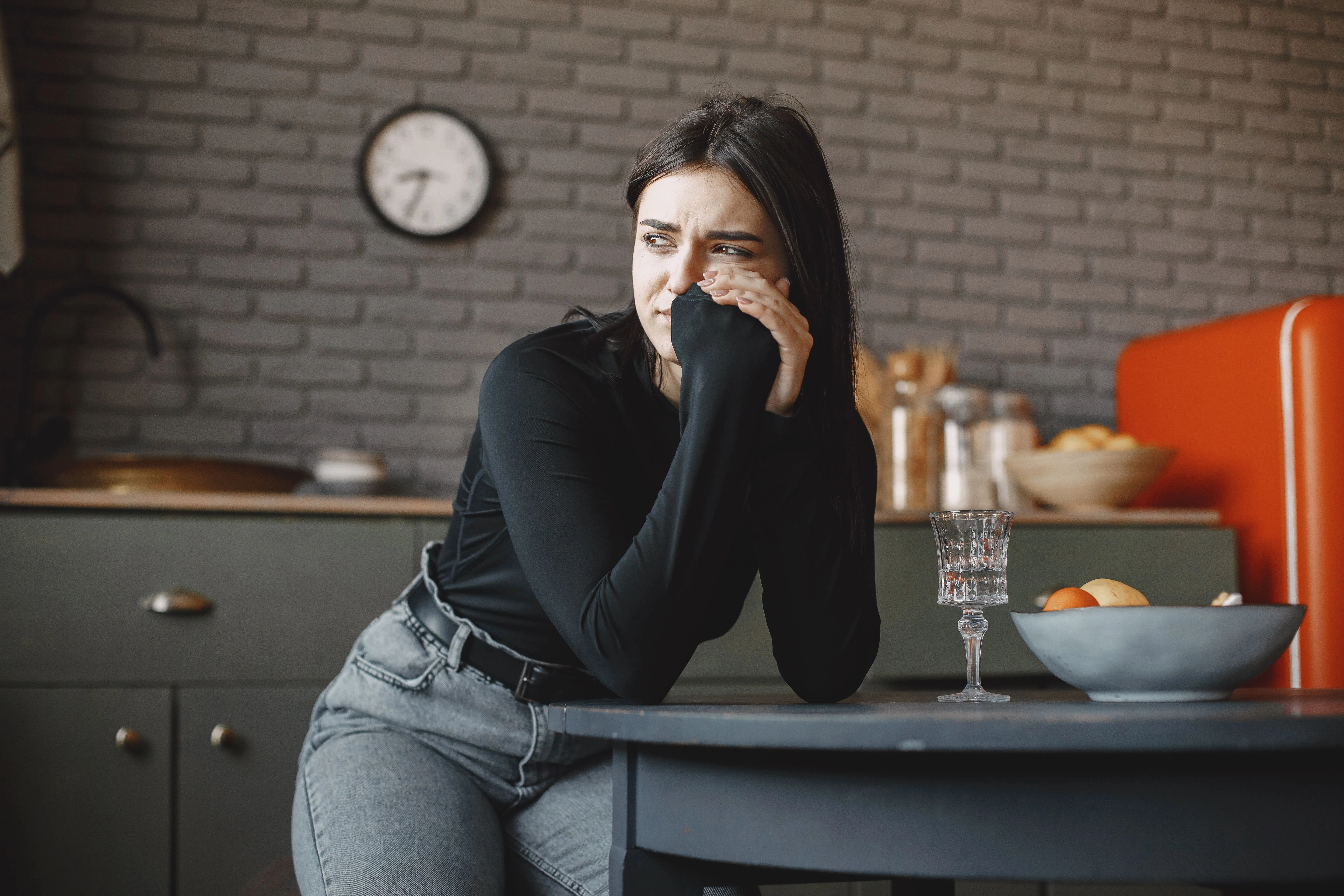 Anxious Attachment in Dating: How to Stop Overthinking New Love