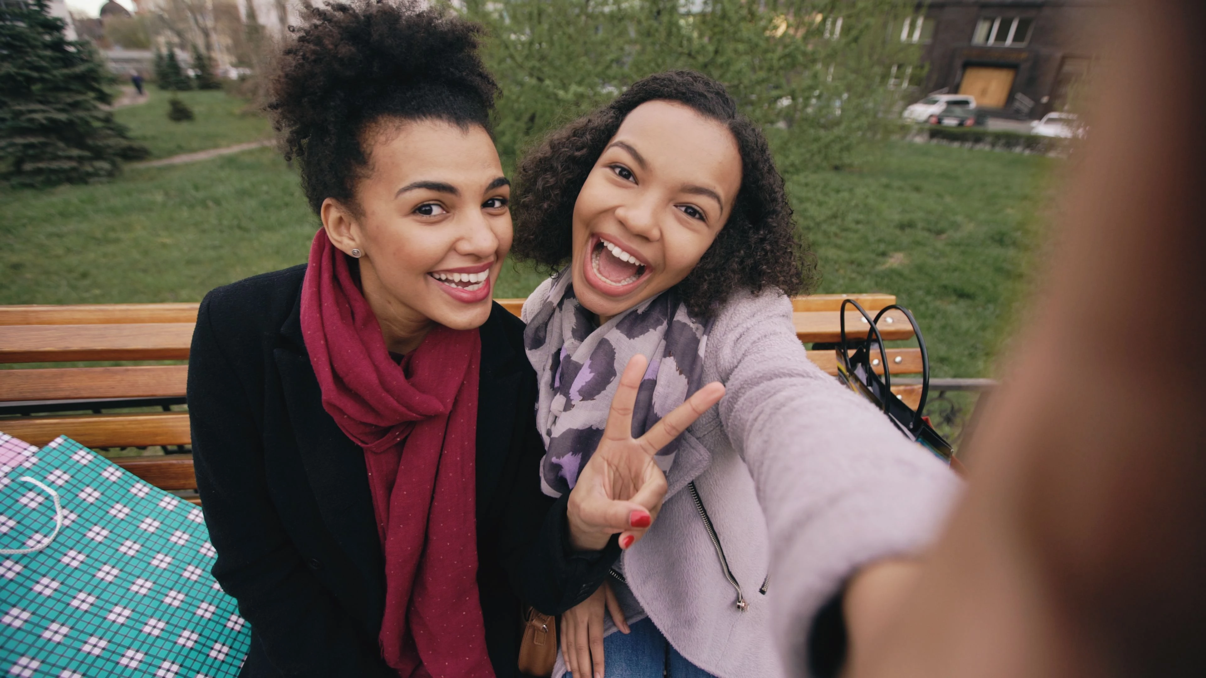 Anxious Attachment Style in Friendships: Signs and Triggers