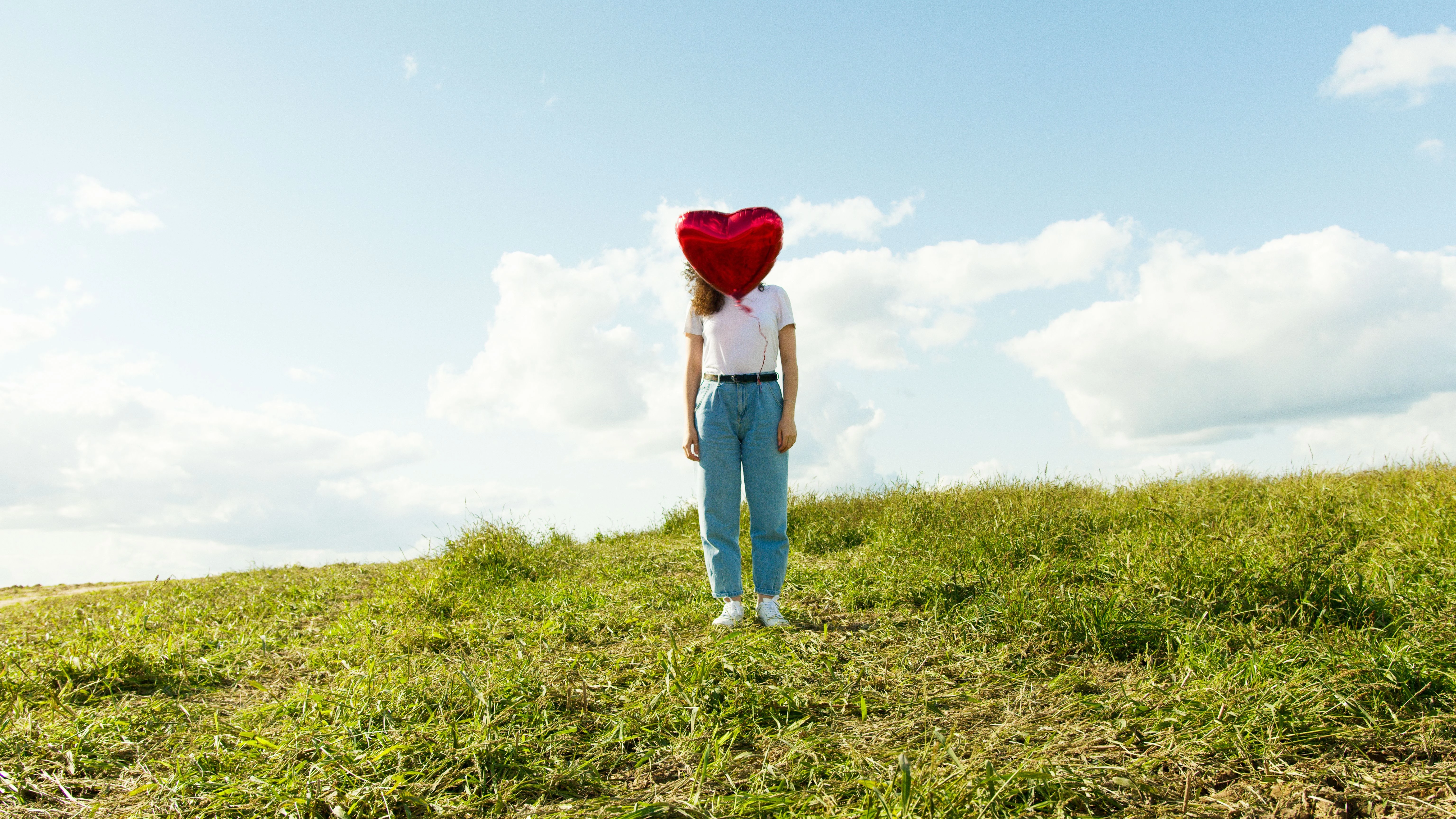 How to Love an Avoidant Man Without Losing Yourself