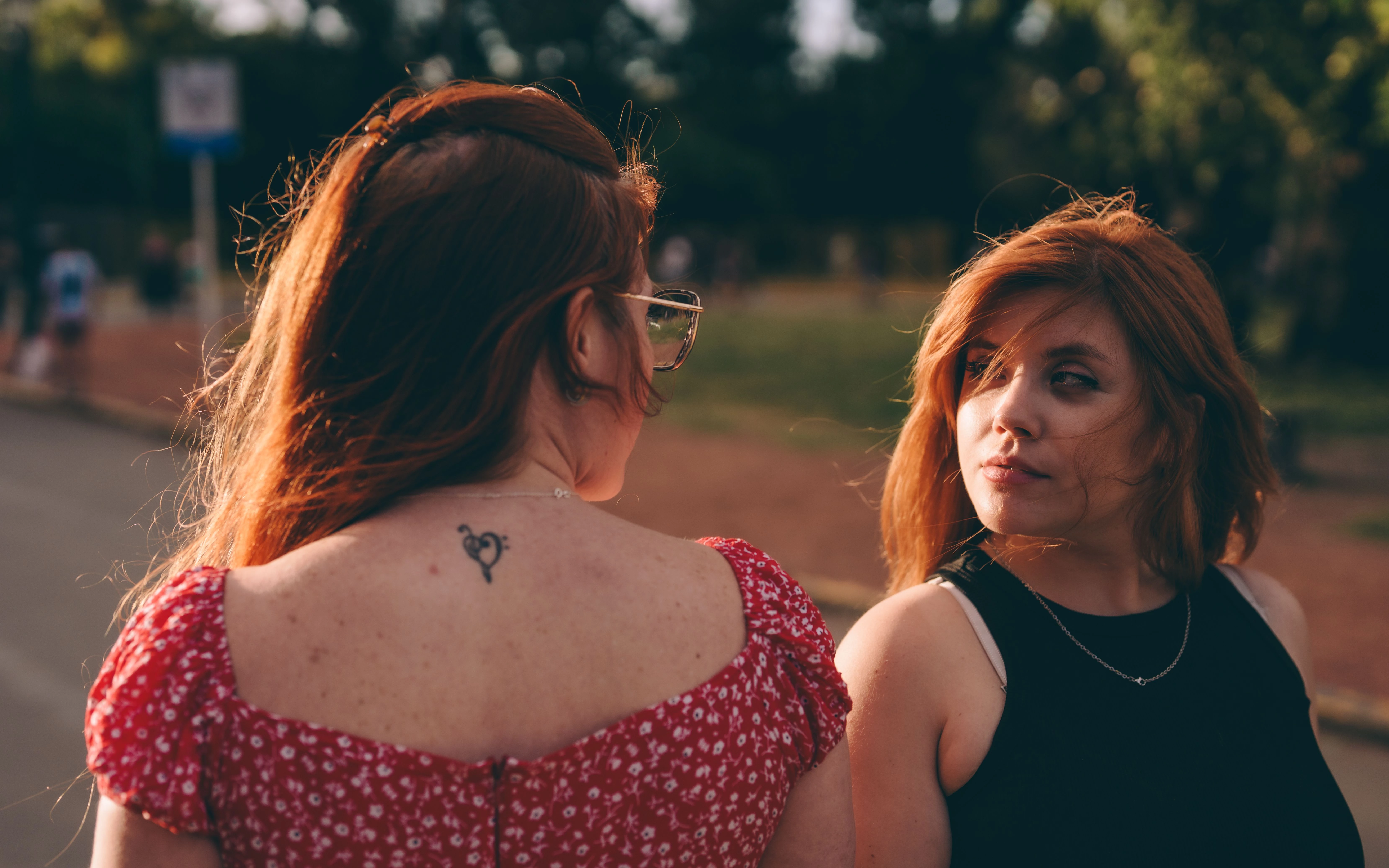 Avoidant Attachment in Friendships: Why Emotional Distance Develops