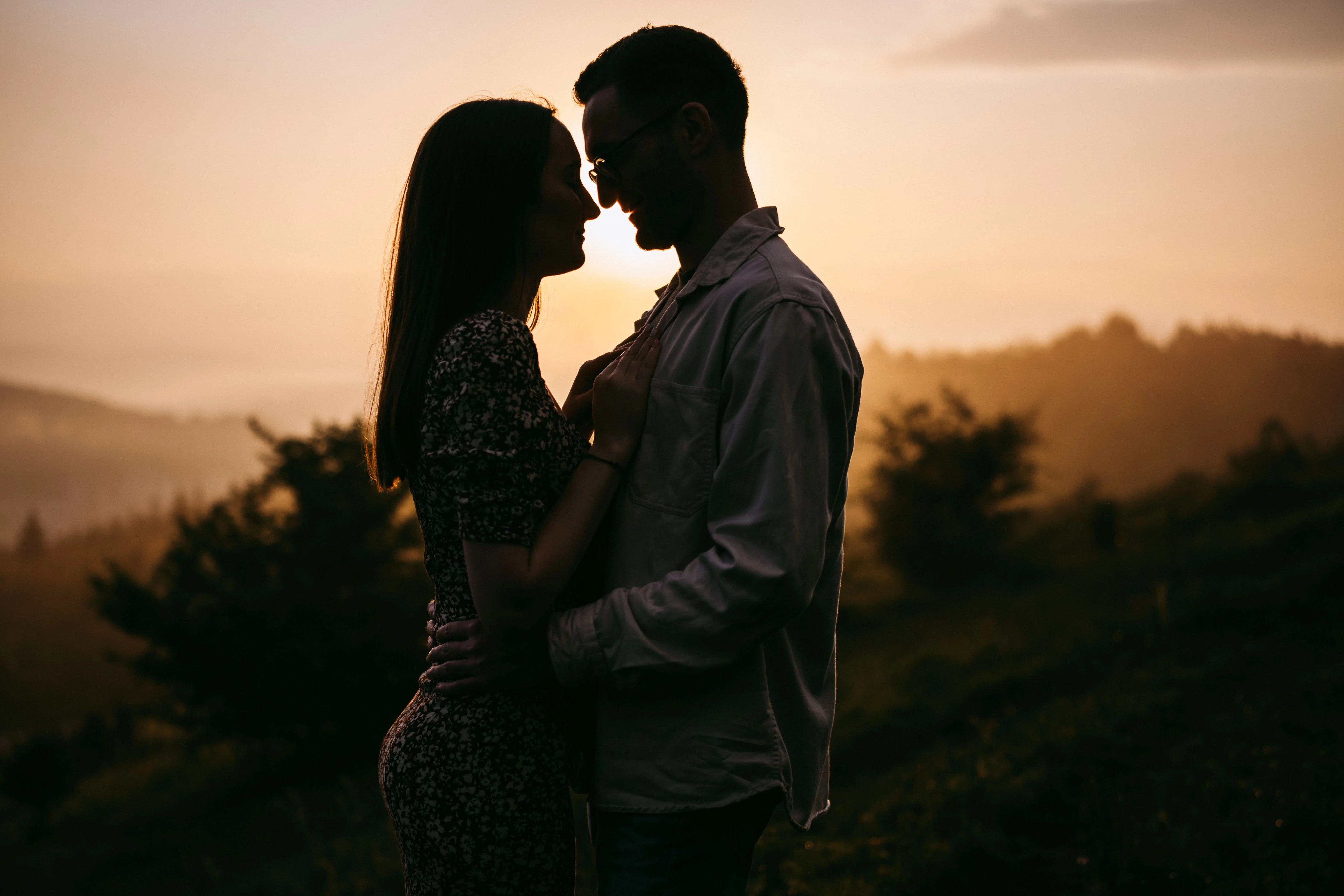 Ambivalent Attachment: Signs, Causes, and Relationship Patterns